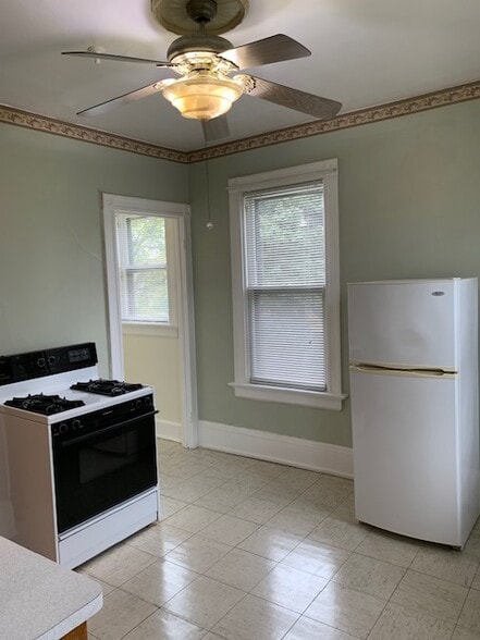 Empty Kitchen - 2454 N Pierce St