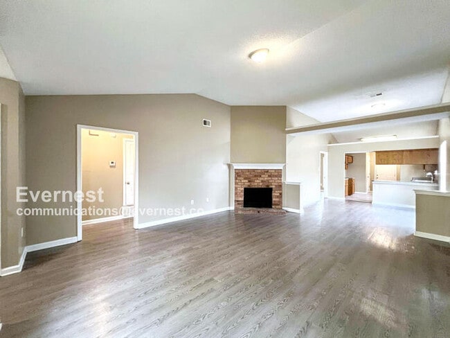 Building Photo - 5573 Kaitlyn Dr W