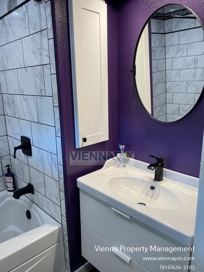 Building Photo - 5668 11th Ave