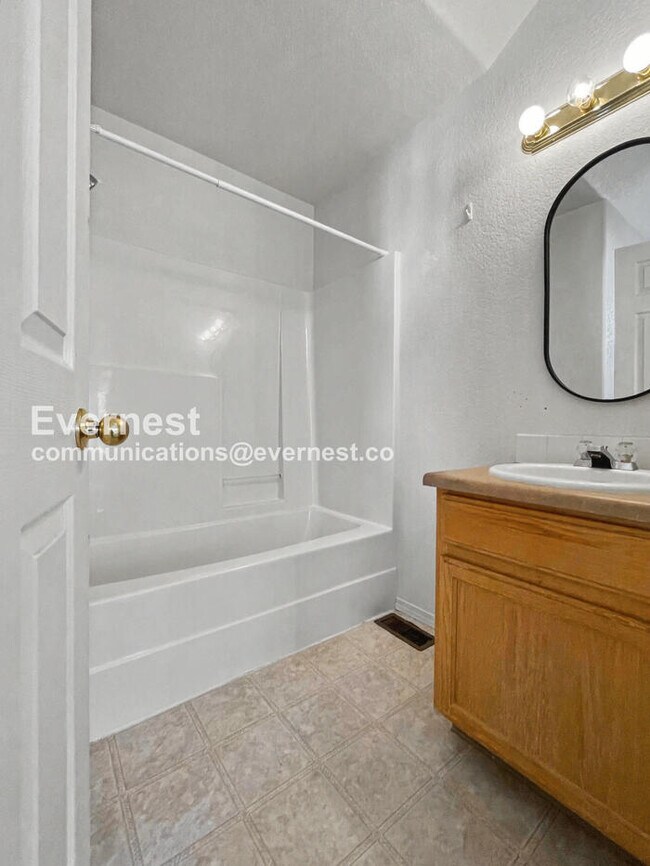 Building Photo - 451 Stardust Ct