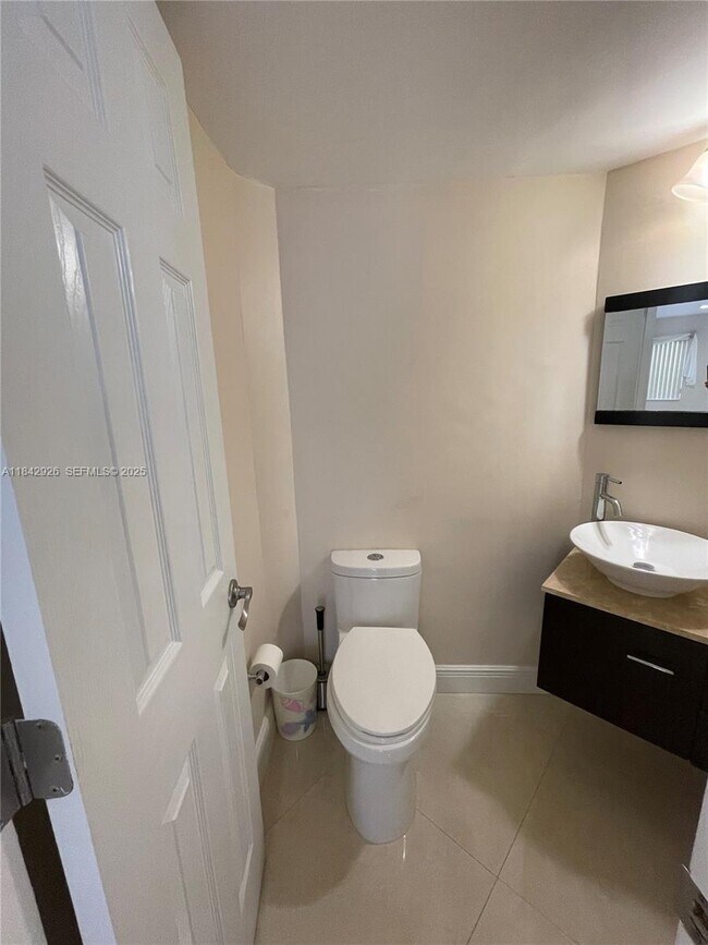 Building Photo - 10290 SW 139th Ct