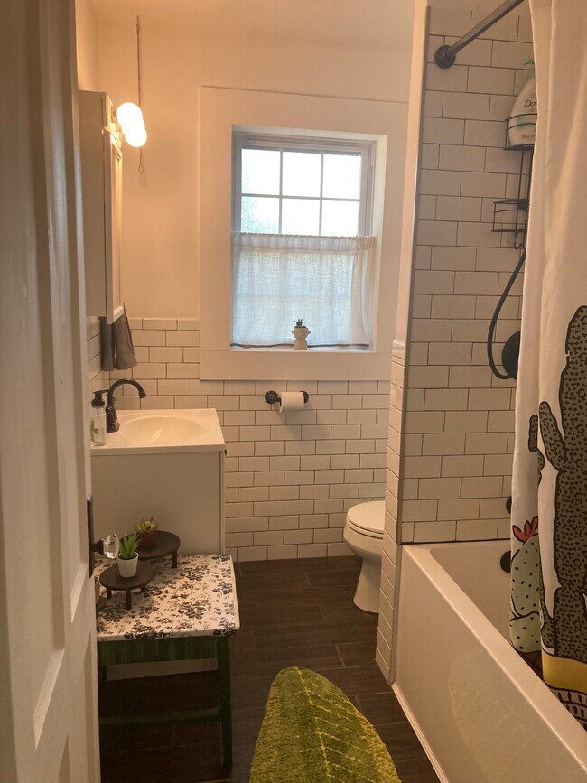 Upstairs Bath - 1 Cottage St