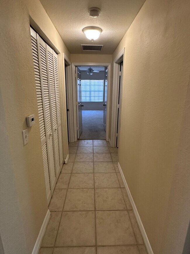 Building Photo - Palm Estates 3/2 with Garage