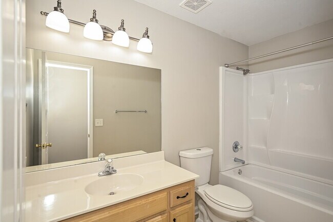Building Photo - 2910 Iona Dr