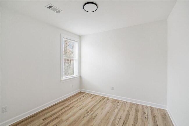 Building Photo - 5186 Broken Oak Dr