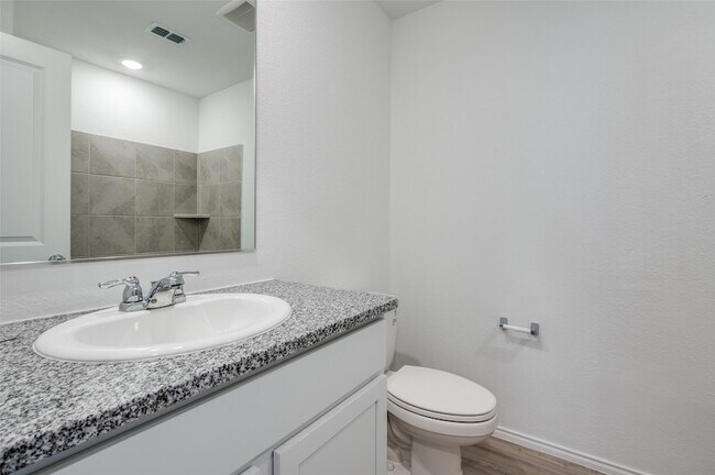 Building Photo - 723 Ponderosa Ln