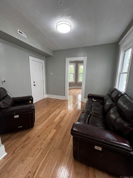 Building Photo - 11 Truman St