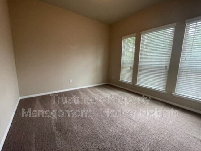 Building Photo - 8121 Iron Gate Dr
