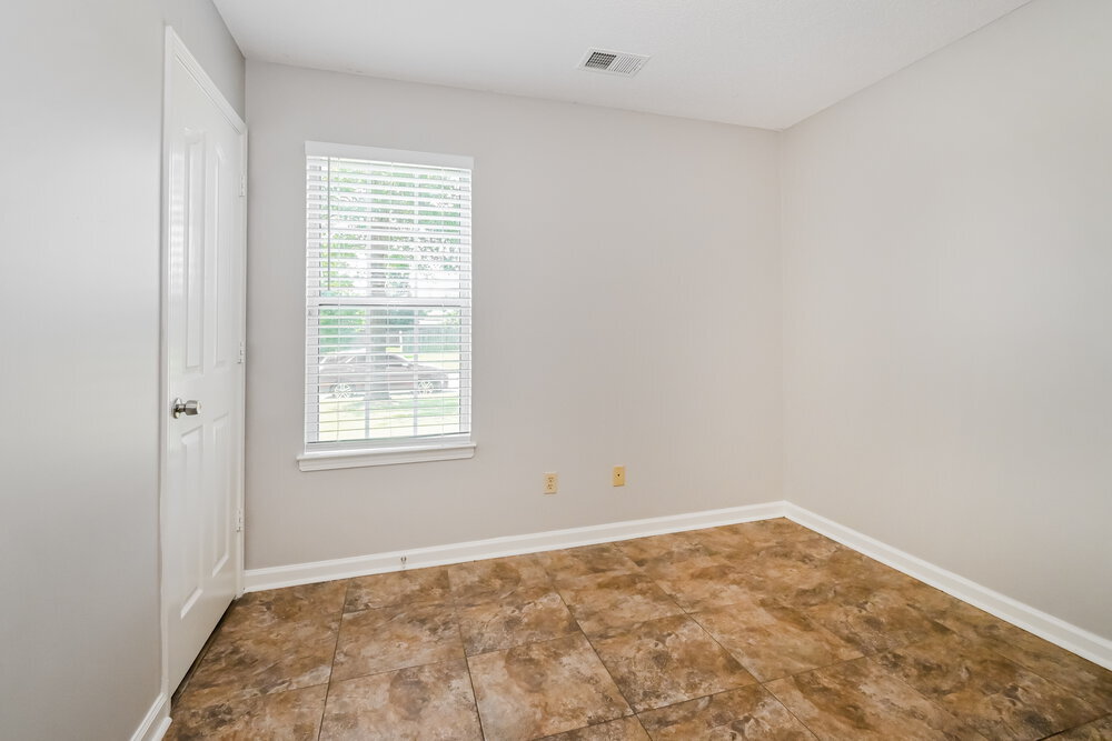 Building Photo - 4258 Ravenwood Dr N