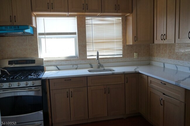 Building Photo - 430 Main St