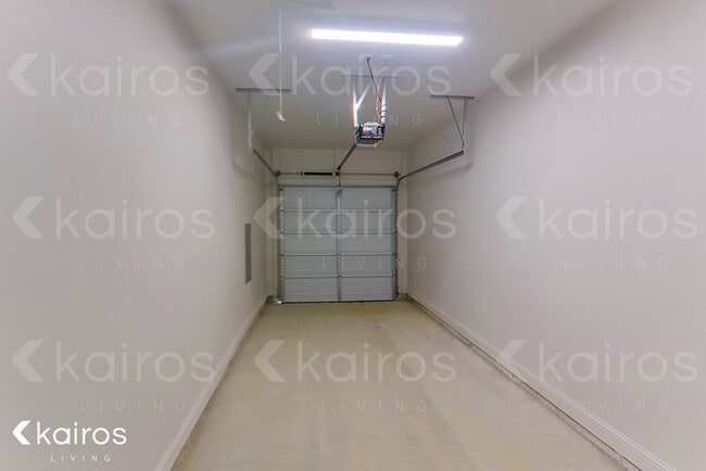 Building Photo - 4816 W Dacha Ln