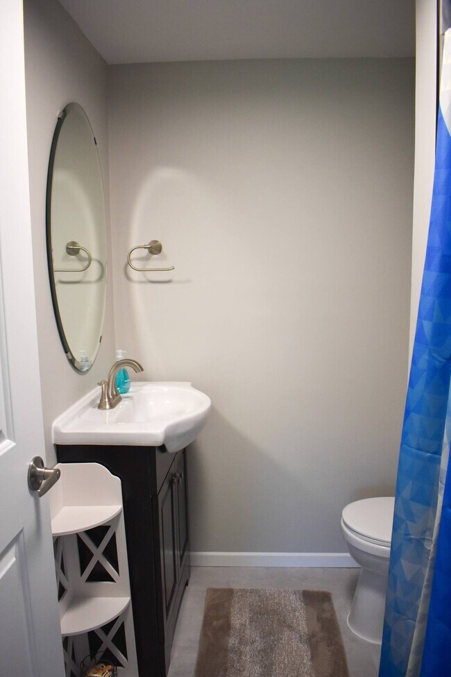 Building Photo - 8A Oak Rd