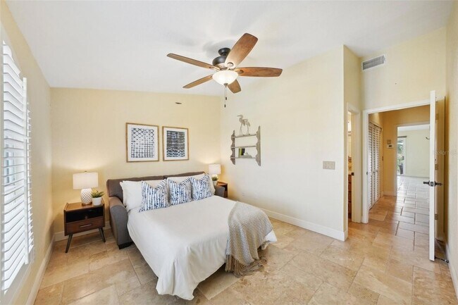 Building Photo - 637 Pinellas Bayway