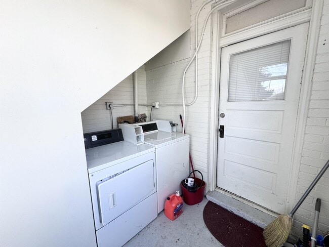 Building Photo - 145 W 200 S St