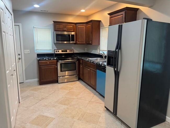 Building Photo - 28581 Brentwood St