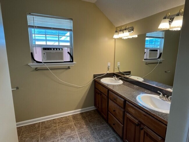 Building Photo - 3BD/2B Home in Northlake Subdivision