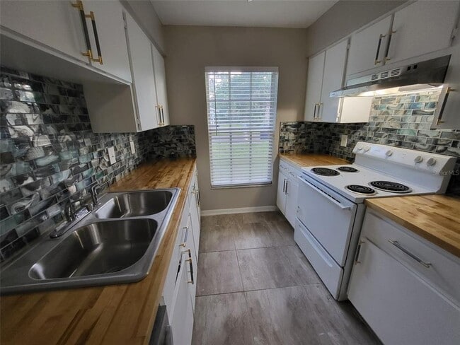 Building Photo - 2608 E 9th Ave