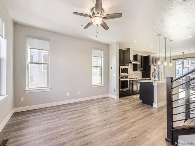 Building Photo - 2 bedroom townhome in Northfield Central Park Denver.