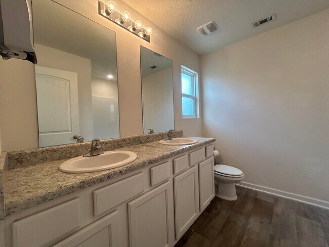 Building Photo - 916 Merganser Way