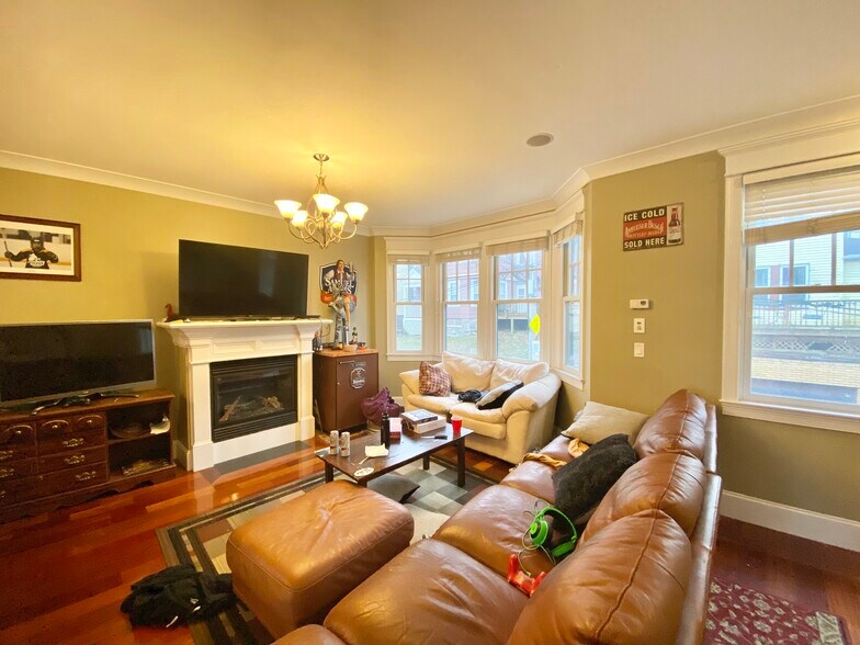 Building Photo - 15 Eldora St