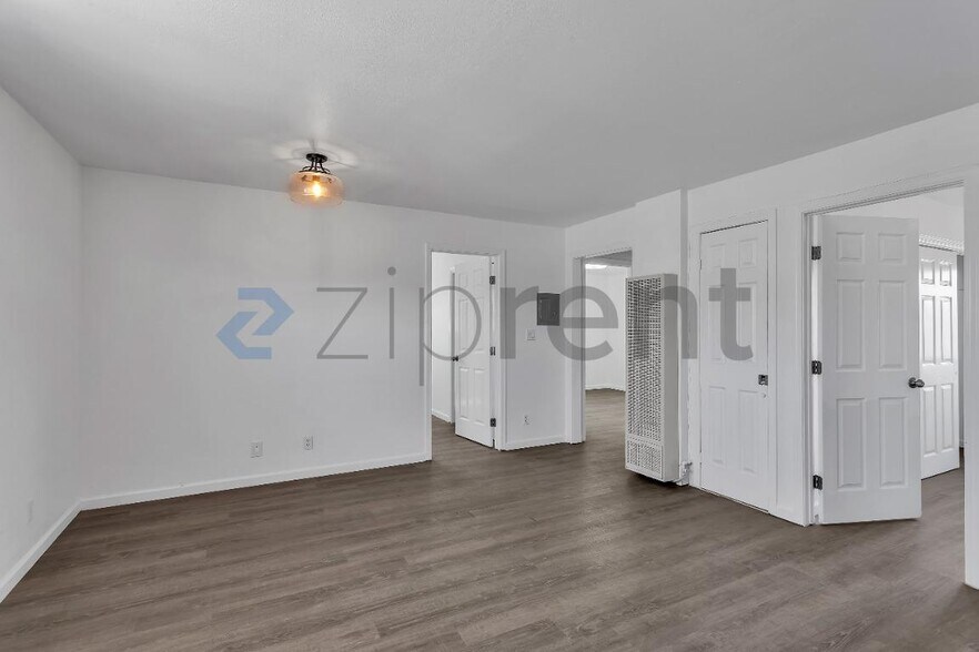 Building Photo - Unit