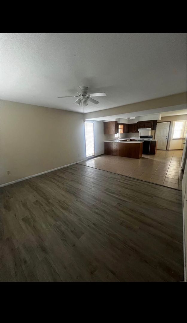 Building Photo - 362/364 Chris Dr.