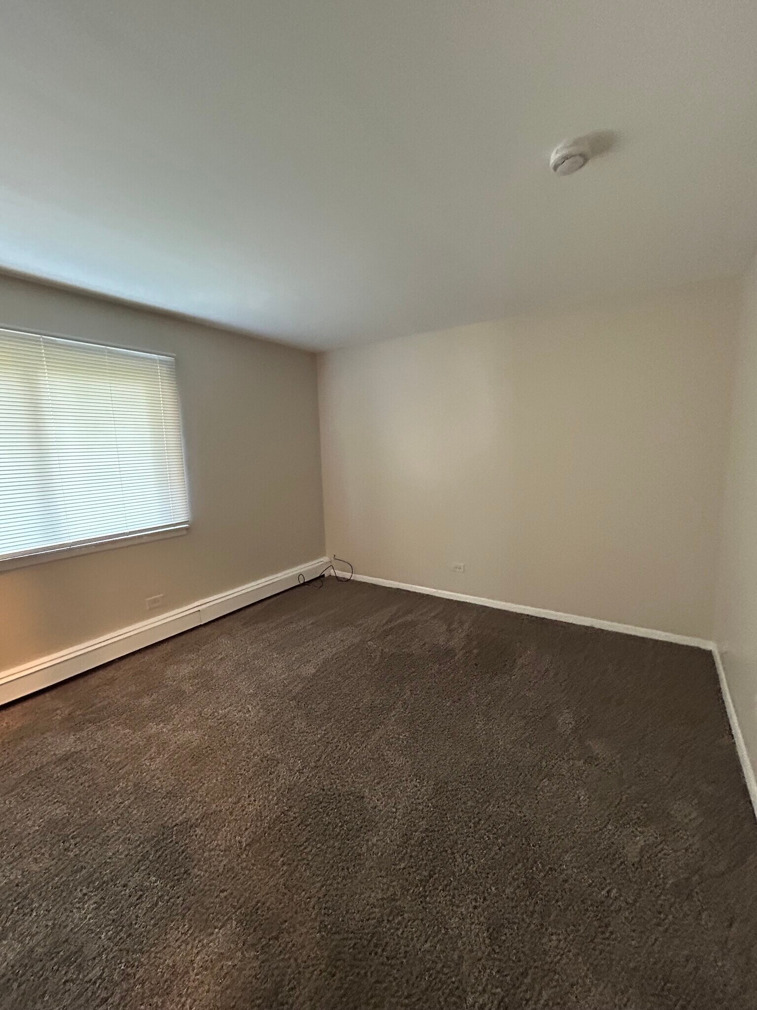 Building Photo - 555 Hill Dr