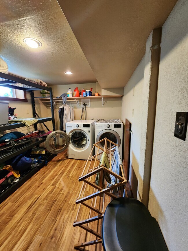 Building Photo - 1342 Van Buren St