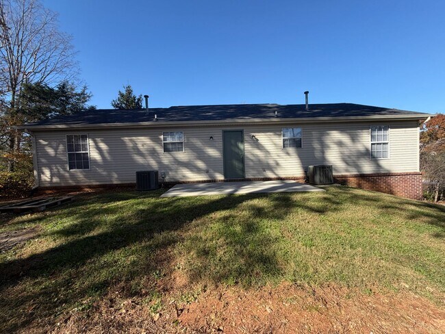 Building Photo - 4063-4063 Wynn St