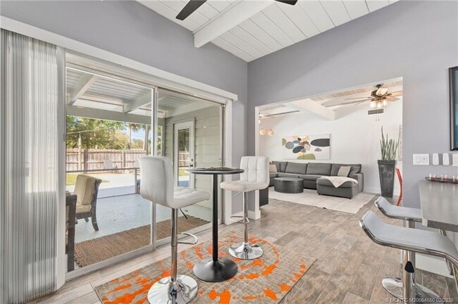 Building Photo - 530 S Manor Dr