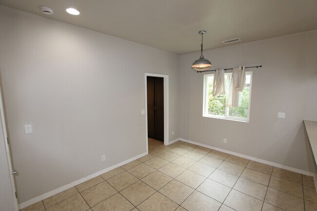 Building Photo - 504 S O'Leary St