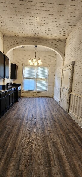 Building Photo - 605 N 4th St