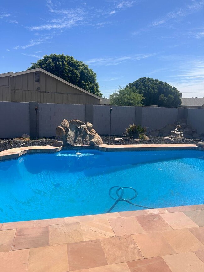 Building Photo - 4 BEDROOM Home w/SPARKLING Pool. $2500.00 Offering Move in Specials