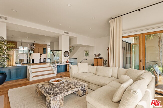 Building Photo - 3807 Vía Dolce