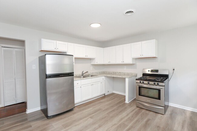 Building Photo - 422-424 W 30th Street