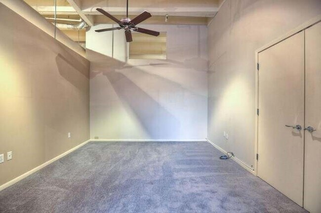 Building Photo - 705 Main St