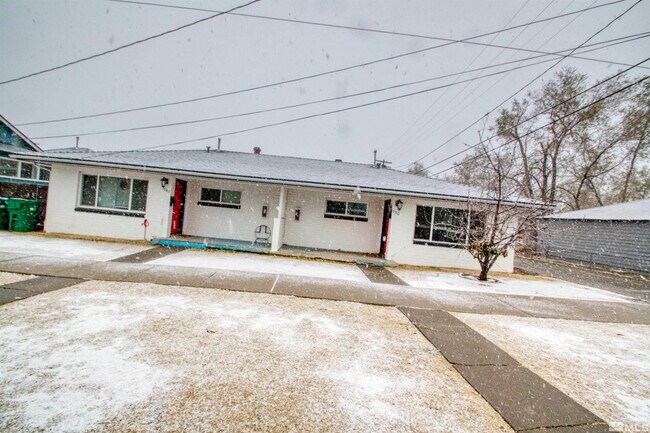 Building Photo - 550 W 10th St