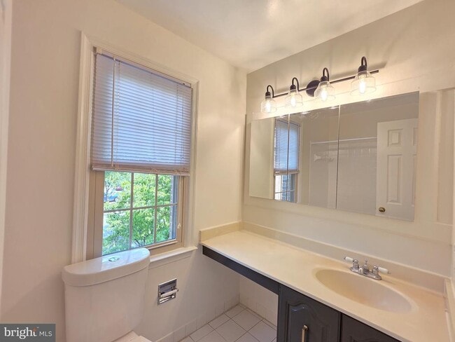 Building Photo - 5814 Tudor Ln