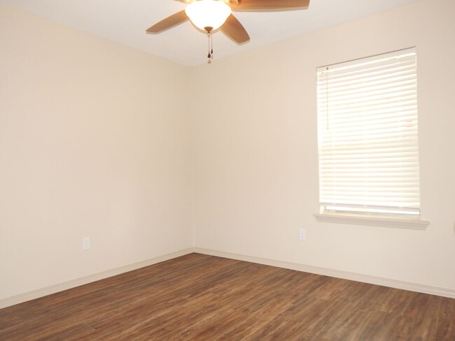 Building Photo - Whitehouse ISD - Beautiful 3 Bedroom, 2 Ba...