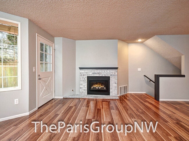 Building Photo - Beautiful 1622sf Kirkland Townhome