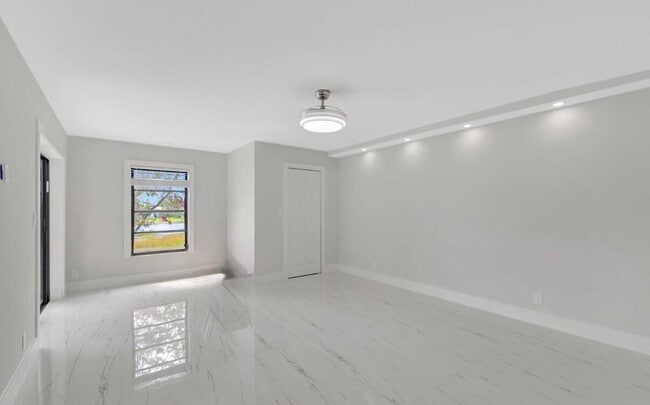 Building Photo - 7240 Huntington Ln