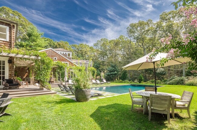 Building Photo - 41 Deep Woods Ln