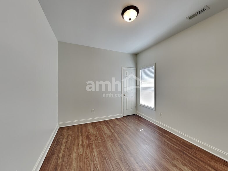 Building Photo - 4002 Sages Ave