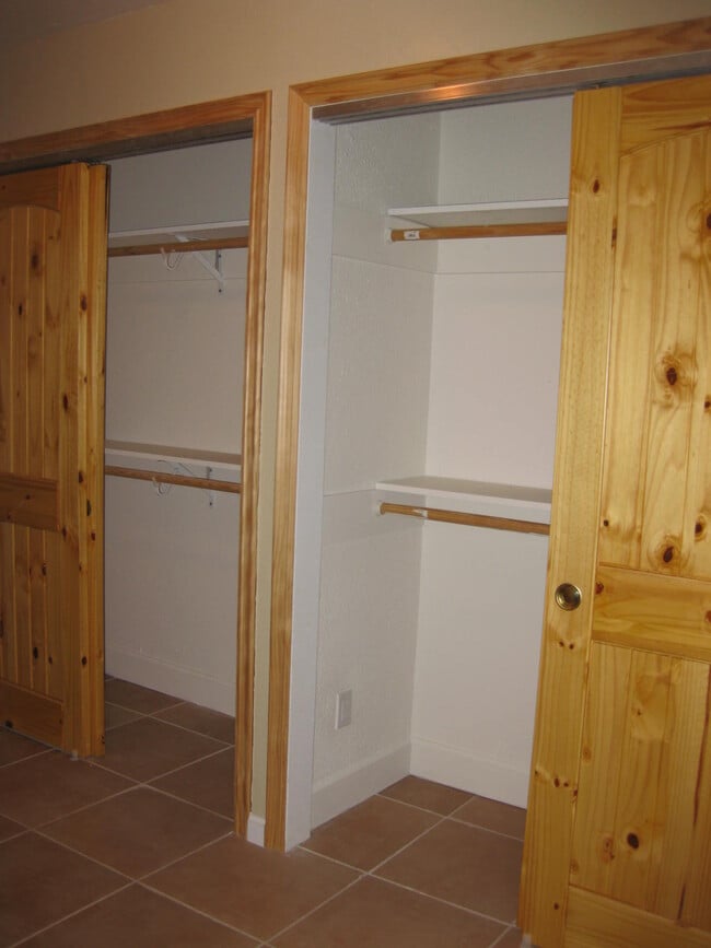 Building Photo - 2805 Fallbrook Ln