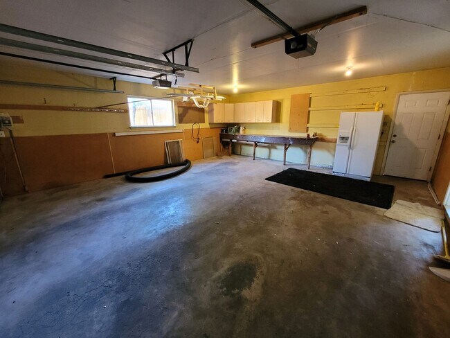 Building Photo - Great 5br/2ba House in NE Colorado Springs. Near UCCS