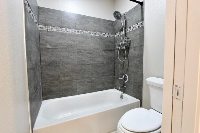 Building Photo - 200 White St