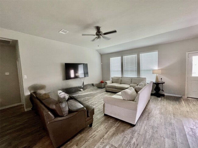 Building Photo - 23511 Villatora Dr