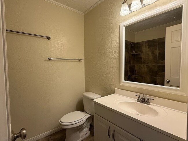 Building Photo - 3 Bed, 2 Bath in Southwood Valley for August Move In!