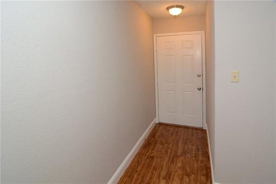 Building Photo - 925 Baldwin St