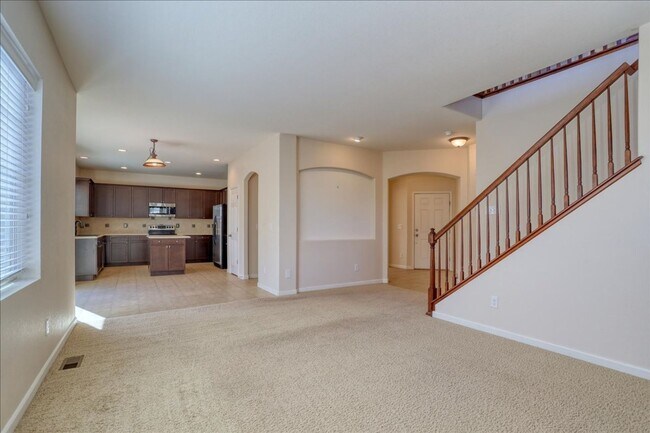 Building Photo - Awesome 3bed/3bath/2car garage on a quiet street in Aurora!